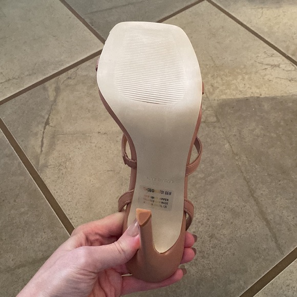 Brand New Steve Madden Blush Heel - Picture 3 of 4